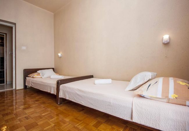 Ferienwohnung in Šibenik-Brodarica - Apartments Zdenka - two bedroom apartment with a terrace A1 Ferienwohnung in Šibenik-Brodarica - Apartments Zdenka - two bedroom apartment with a terrace A1