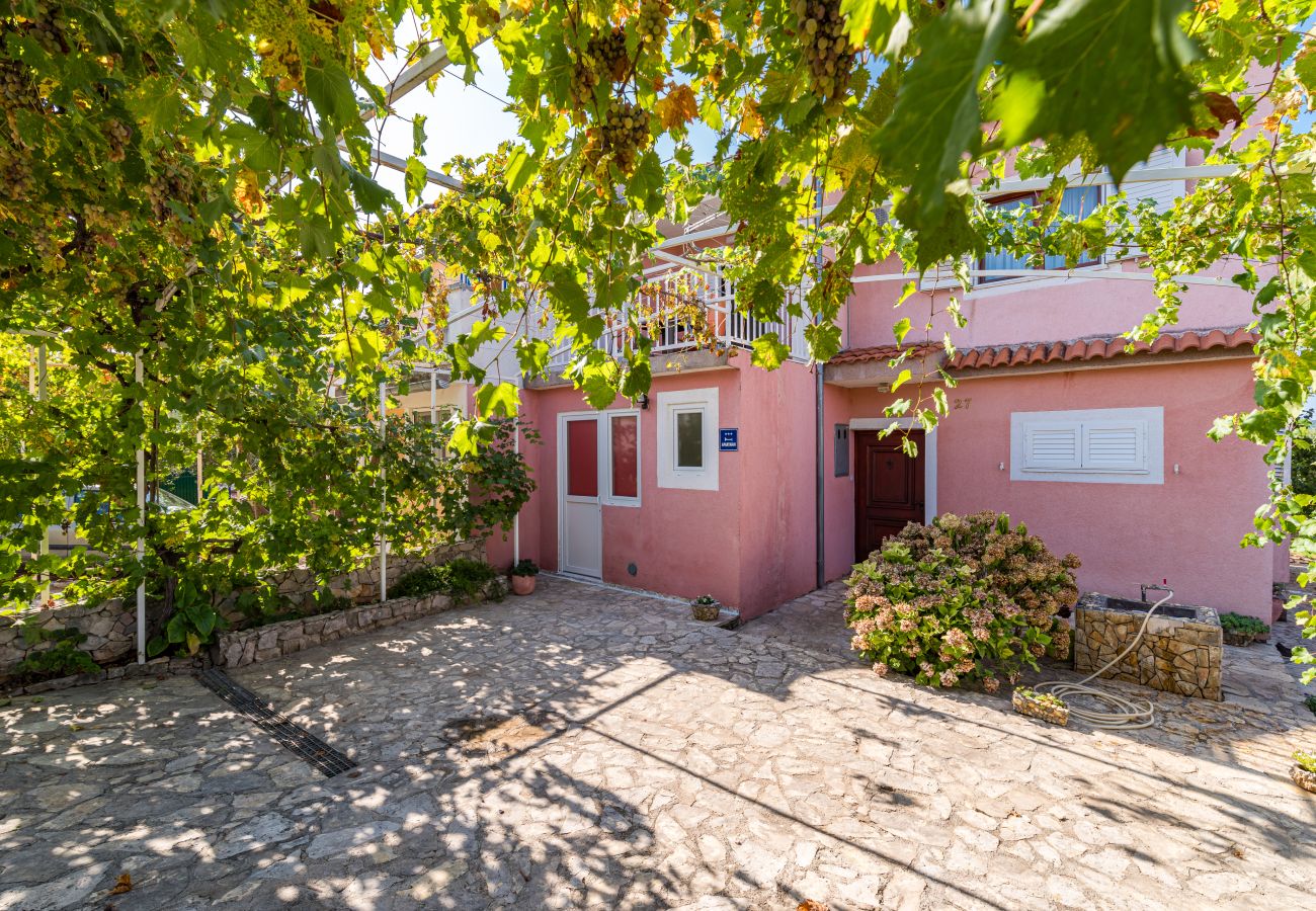 Ferienwohnung in Šibenik-Brodarica - Apartments Bruna - Meerblick A1