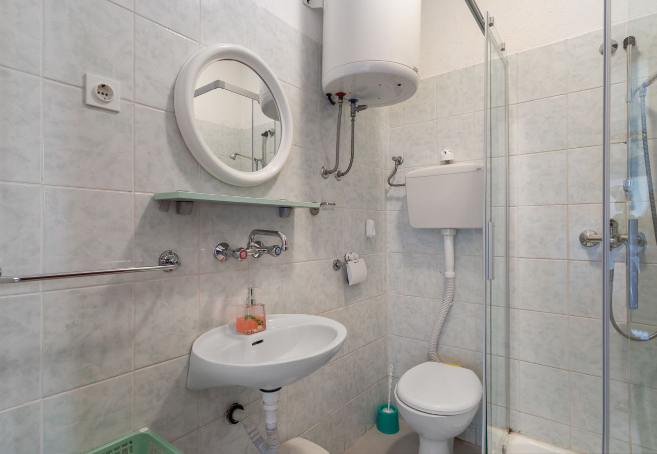 Ferienwohnung in Šibenik-Brodarica - Apartments Bruna - blau A2