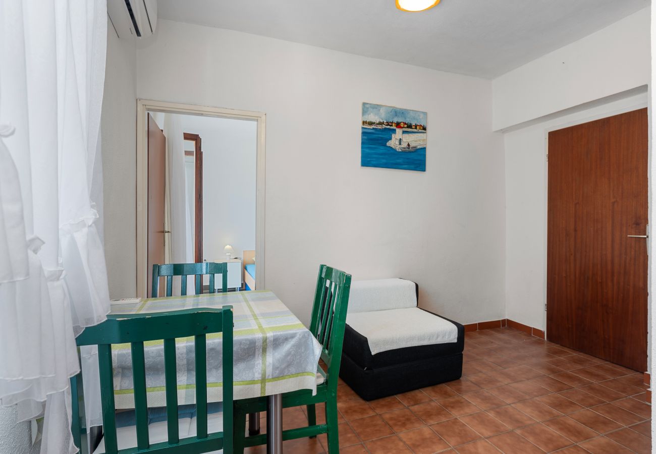Ferienwohnung in Šibenik-Brodarica - Apartments Bruna - blau A2