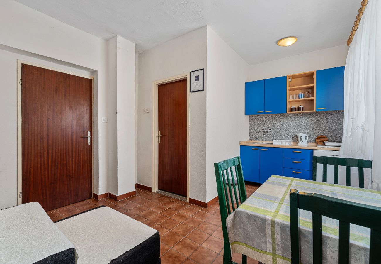Ferienwohnung in Šibenik-Brodarica - Apartments Bruna - blau A2