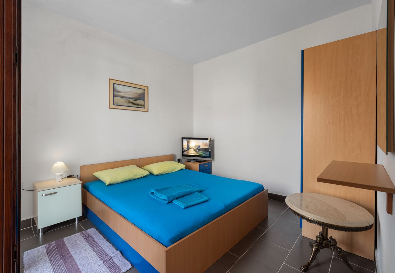 Ferienwohnung in Šibenik-Brodarica - Apartments Bruna - blau A2