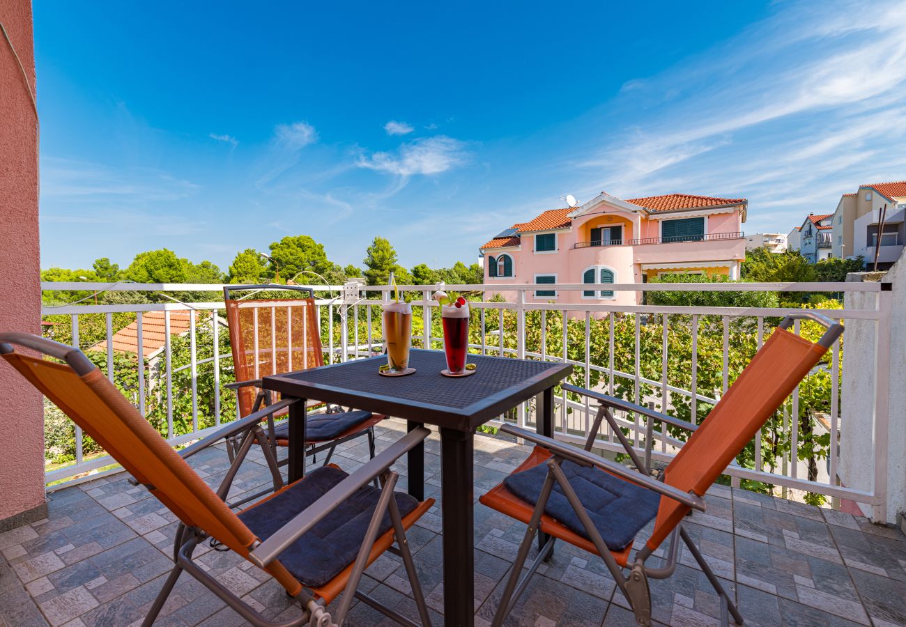 Ferienwohnung in Šibenik-Brodarica - Apartments Bruna - blau A2