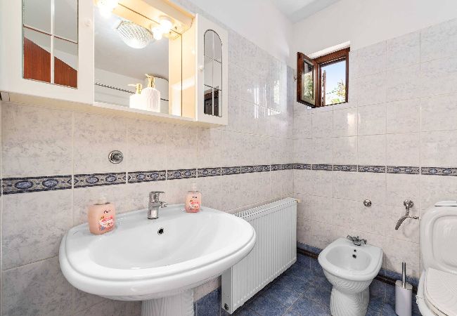 Ferienwohnung in Šibenik-Brodarica - Apartments Barbarella - Apartment mit zwei Schlafzimmern und Gartenblick A1 Ferienwohnung in Šibenik-Brodarica - Apartments Barbarella - Apartment mit zwei Schlafzimmern und Gartenblick A1