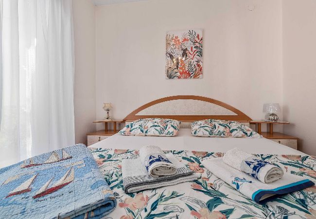 Ferienwohnung in Šibenik-Brodarica - Apartments Barbarella - Apartment mit zwei Schlafzimmern und Gartenblick A1 Ferienwohnung in Šibenik-Brodarica - Apartments Barbarella - Apartment mit zwei Schlafzimmern und Gartenblick A1