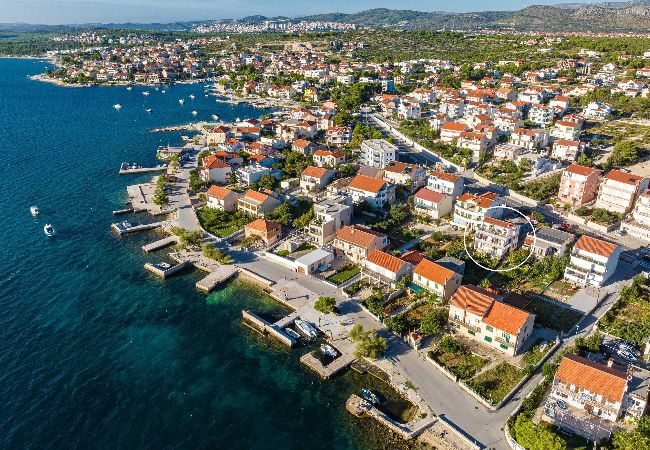 Ferienwohnung in Šibenik-Brodarica - Apartments Barbarella - Apartment mit zwei Schlafzimmern und Gartenblick A1 Ferienwohnung in Šibenik-Brodarica - Apartments Barbarella - Apartment mit zwei Schlafzimmern und Gartenblick A1