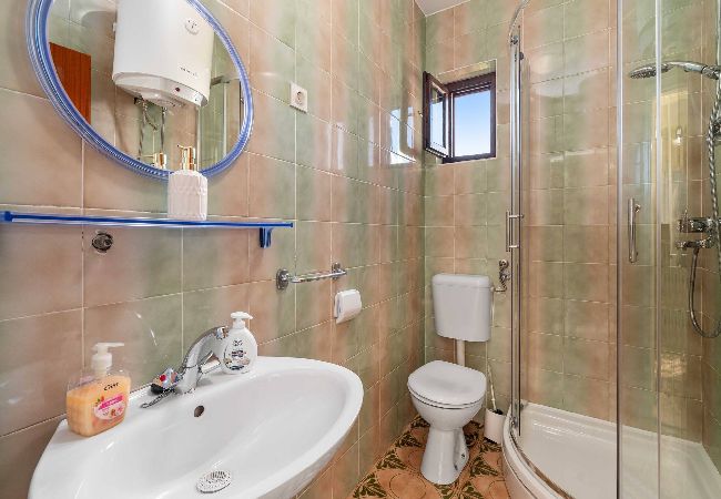 Ferienwohnung in Šibenik-Brodarica - Apartments Barbarella - Drei-Zimmer-Wohnung mit Meerblick A2 Ferienwohnung in Šibenik-Brodarica - Apartments Barbarella - Drei-Zimmer-Wohnung mit Meerblick A2