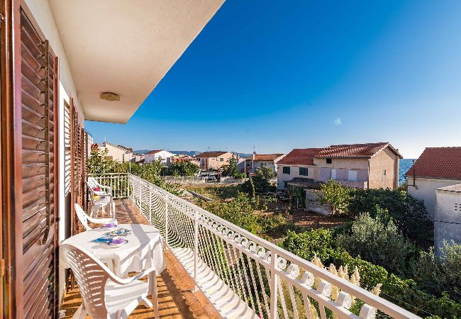 Ferienwohnung in Šibenik-Brodarica - Apartments Barbarella - Drei-Zimmer-Wohnung mit Meerblick A2 Ferienwohnung in Šibenik-Brodarica - Apartments Barbarella - Drei-Zimmer-Wohnung mit Meerblick A2