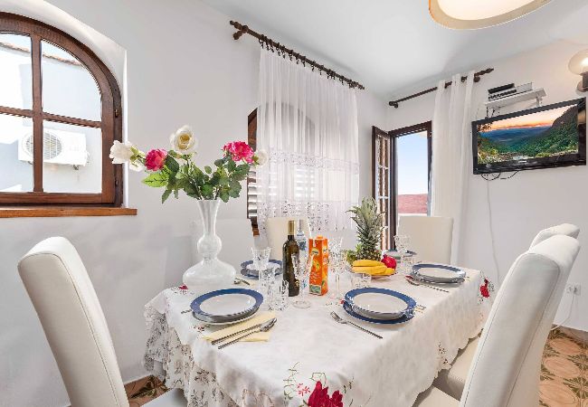 Ferienwohnung in Šibenik-Brodarica - Apartments Barbarella - Drei-Zimmer-Wohnung mit Meerblick A2 Ferienwohnung in Šibenik-Brodarica - Apartments Barbarella - Drei-Zimmer-Wohnung mit Meerblick A2