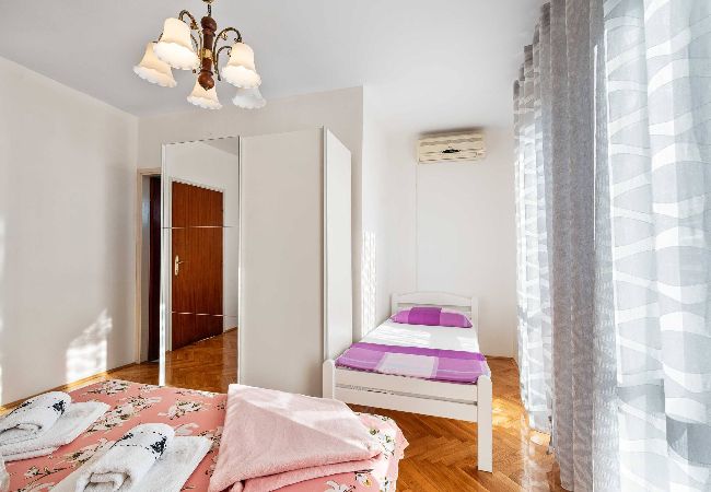 Ferienwohnung in Šibenik-Brodarica - Apartments Barbarella - Drei-Zimmer-Wohnung mit Meerblick A2 Ferienwohnung in Šibenik-Brodarica - Apartments Barbarella - Drei-Zimmer-Wohnung mit Meerblick A2