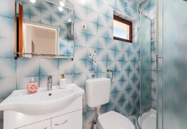 Ferienwohnung in Šibenik-Brodarica - Apartments Barbarella - Drei-Zimmer-Wohnung mit Meerblick A2 Ferienwohnung in Šibenik-Brodarica - Apartments Barbarella - Drei-Zimmer-Wohnung mit Meerblick A2