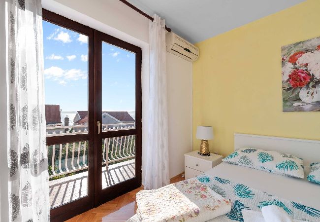 Ferienwohnung in Šibenik-Brodarica - Apartments Barbarella - Drei-Zimmer-Wohnung mit Meerblick A2 Ferienwohnung in Šibenik-Brodarica - Apartments Barbarella - Drei-Zimmer-Wohnung mit Meerblick A2
