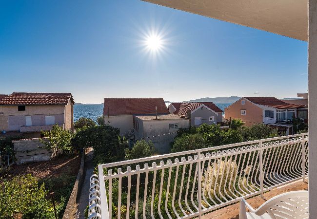 Ferienwohnung in Šibenik-Brodarica - Apartments Barbarella - Drei-Zimmer-Wohnung mit Meerblick A2 Ferienwohnung in Šibenik-Brodarica - Apartments Barbarella - Drei-Zimmer-Wohnung mit Meerblick A2