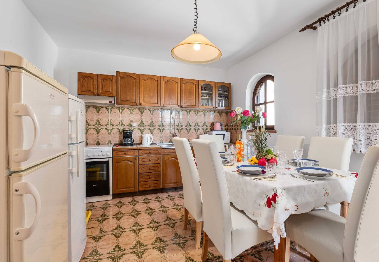 Ferienwohnung in Šibenik-Brodarica - Apartments Barbarella - Drei-Zimmer-Wohnung mit Meerblick A2