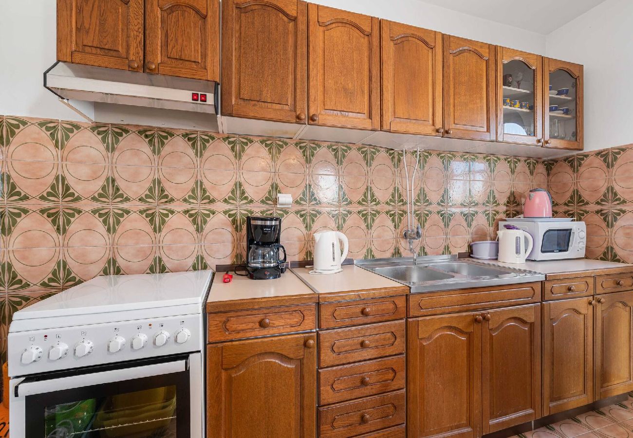 Ferienwohnung in Šibenik-Brodarica - Apartments Barbarella - Drei-Zimmer-Wohnung mit Meerblick A2