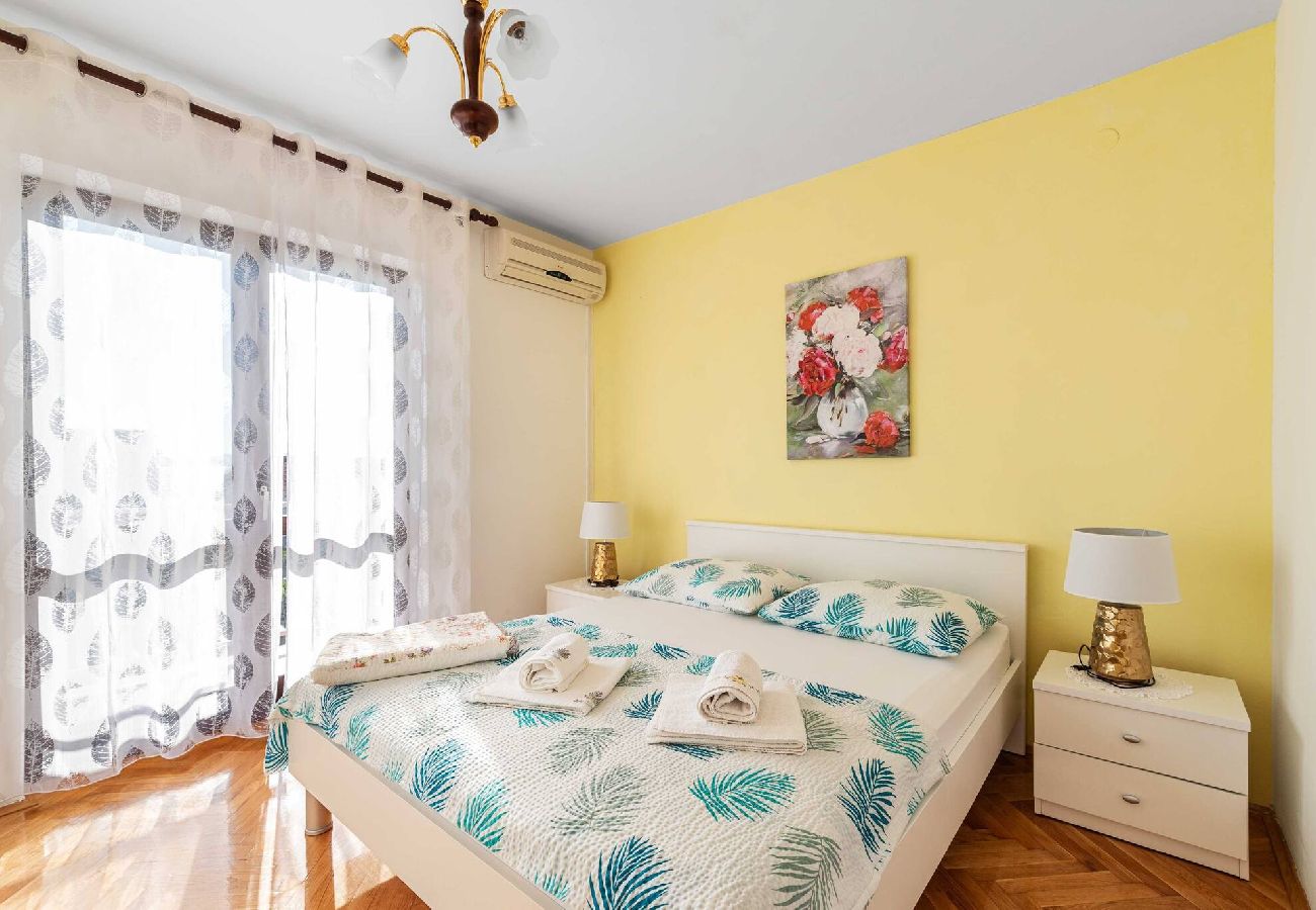 Ferienwohnung in Šibenik-Brodarica - Apartments Barbarella - Drei-Zimmer-Wohnung mit Meerblick A2