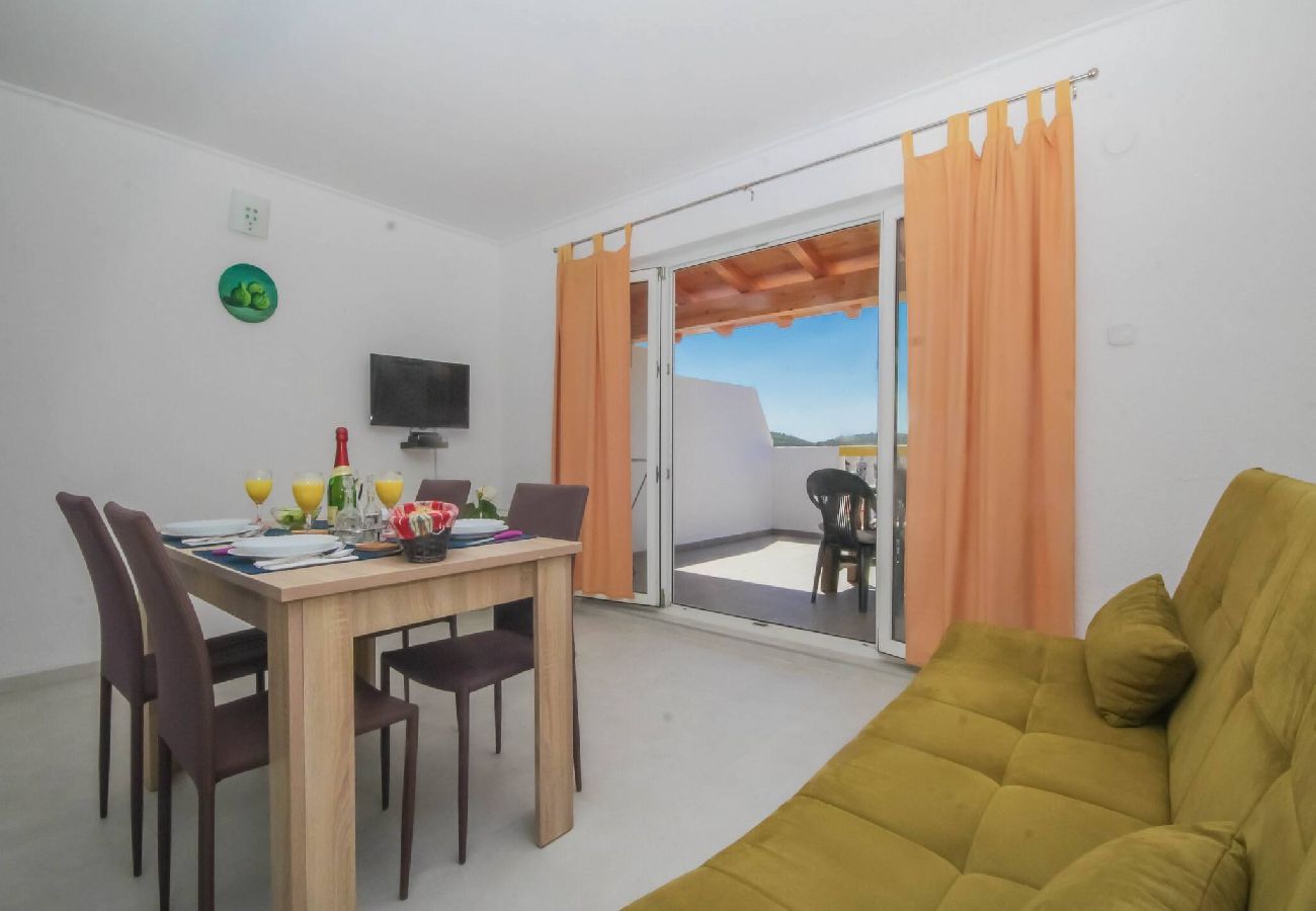 Ferienwohnung in Jezera - Apartments Horvat - two bedroom apartment (green)