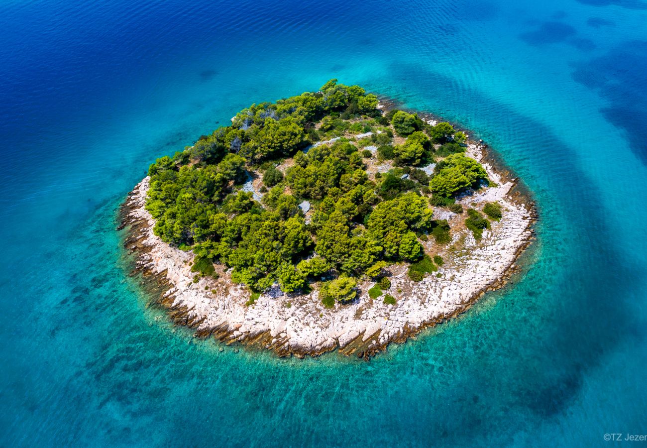 Ferienwohnung in Jezera - Ferienwohnungen Horvat Jezera - Grün