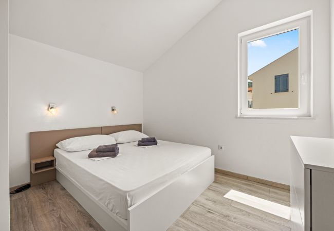 Ferienwohnung in Cres - Urlaub mit Meerblick - FeWo Jana – Insel Cres Ferienwohnung in Cres - Urlaub mit Meerblick - FeWo Jana – Insel Cres