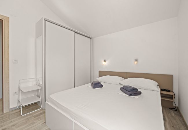 Ferienwohnung in Cres - Urlaub mit Meerblick - FeWo Jana – Insel Cres Ferienwohnung in Cres - Urlaub mit Meerblick - FeWo Jana – Insel Cres