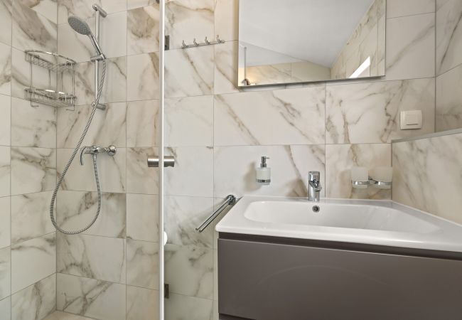 Ferienwohnung in Cres - Urlaub mit Meerblick - FeWo Jana – Insel Cres Ferienwohnung in Cres - Urlaub mit Meerblick - FeWo Jana – Insel Cres