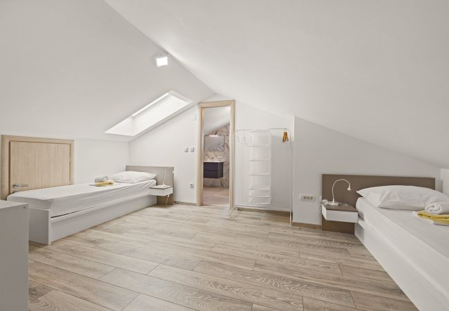 Ferienwohnung in Cres - Urlaub mit Meerblick - FeWo Jana – Insel Cres Ferienwohnung in Cres - Urlaub mit Meerblick - FeWo Jana – Insel Cres