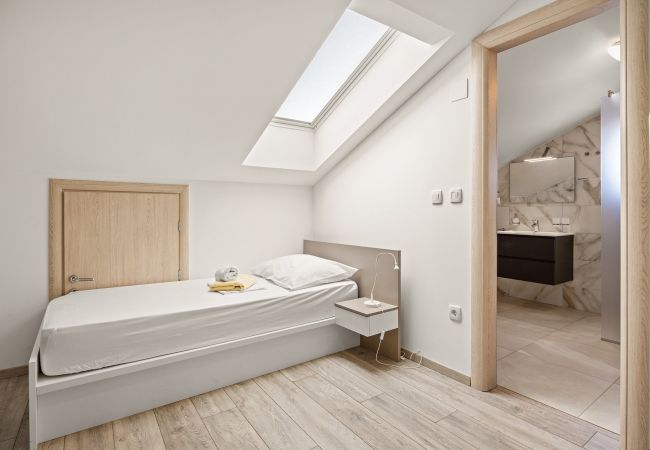 Ferienwohnung in Cres - Urlaub mit Meerblick - FeWo Jana – Insel Cres Ferienwohnung in Cres - Urlaub mit Meerblick - FeWo Jana – Insel Cres