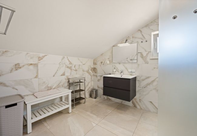 Ferienwohnung in Cres - Urlaub mit Meerblick - FeWo Jana – Insel Cres Ferienwohnung in Cres - Urlaub mit Meerblick - FeWo Jana – Insel Cres