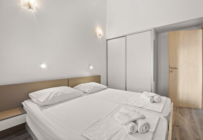 Ferienwohnung in Cres - Entspannung mit Meerblick - FeWo Paula, Insel Cres Ferienwohnung in Cres - Entspannung mit Meerblick - FeWo Paula, Insel Cres