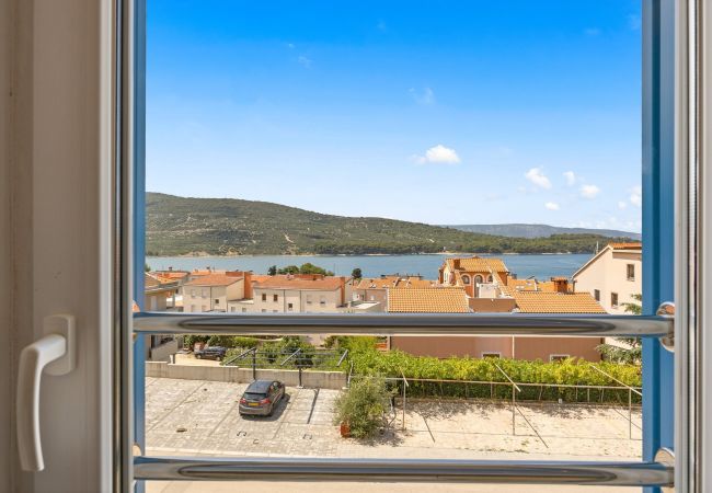 Ferienwohnung in Cres - Entspannung mit Meerblick - FeWo Paula, Insel Cres Ferienwohnung in Cres - Entspannung mit Meerblick - FeWo Paula, Insel Cres