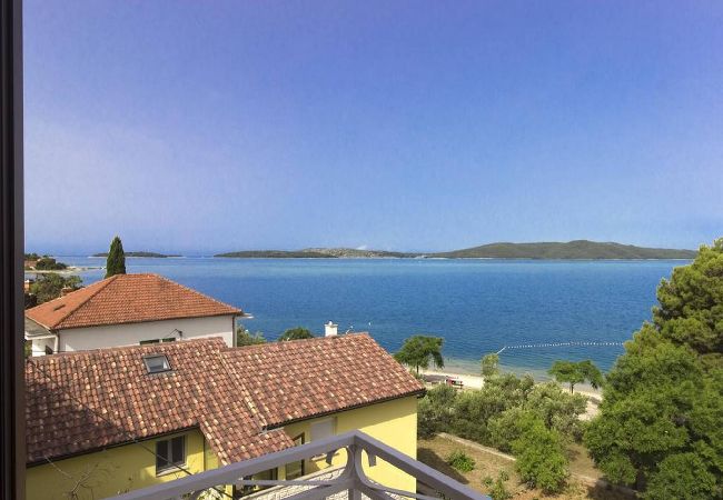 Ferienwohnung in Šibenik-Brodarica - Apartments Pletikosa Gaj - two bedroom apartment with a sea view A4 Ferienwohnung in Šibenik-Brodarica - Apartments Pletikosa Gaj - two bedroom apartment with a sea view A4