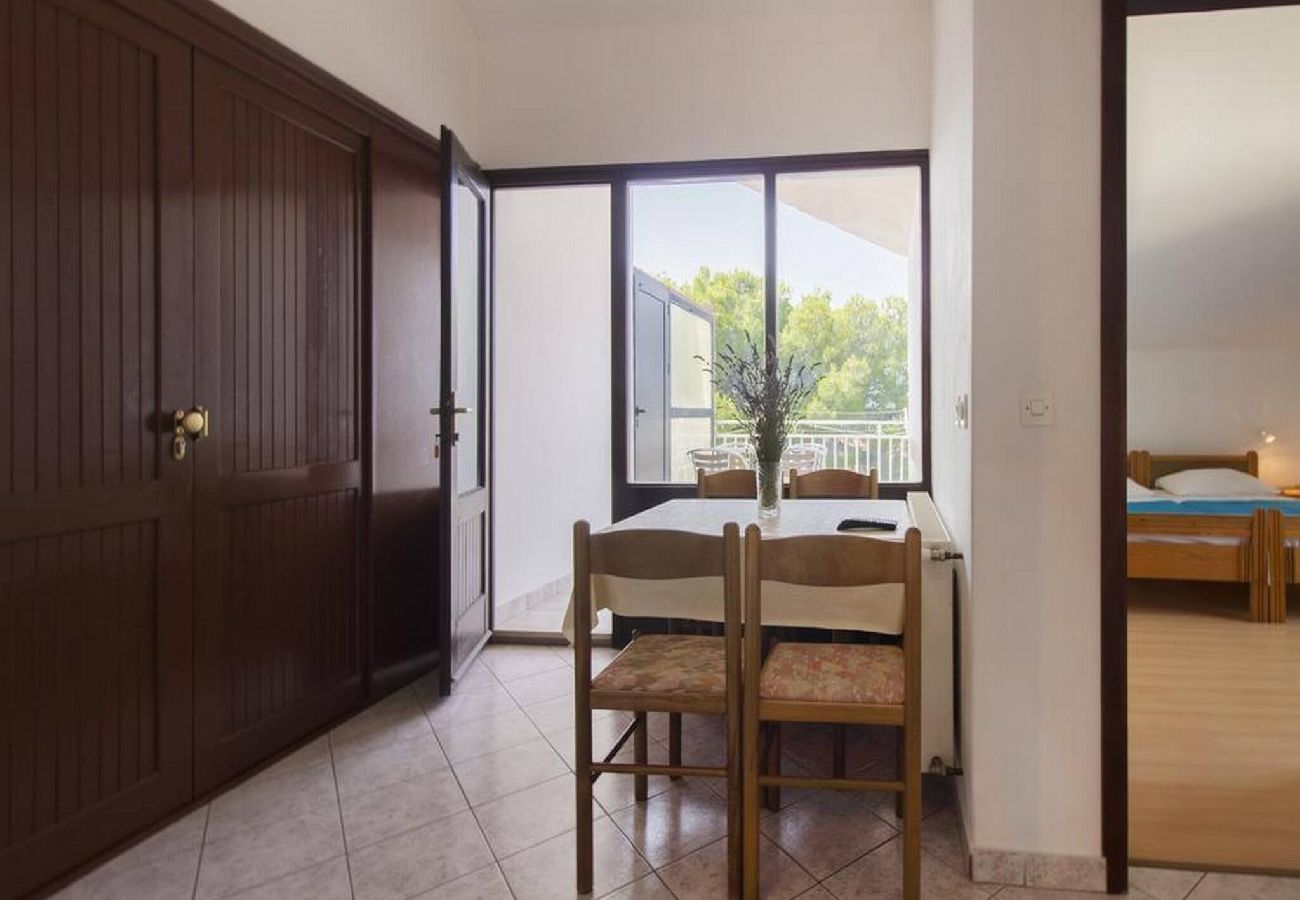 Ferienwohnung in Šibenik-Brodarica - Apartments Pletikosa Gaj - two bedroom apartment with a sea view A4