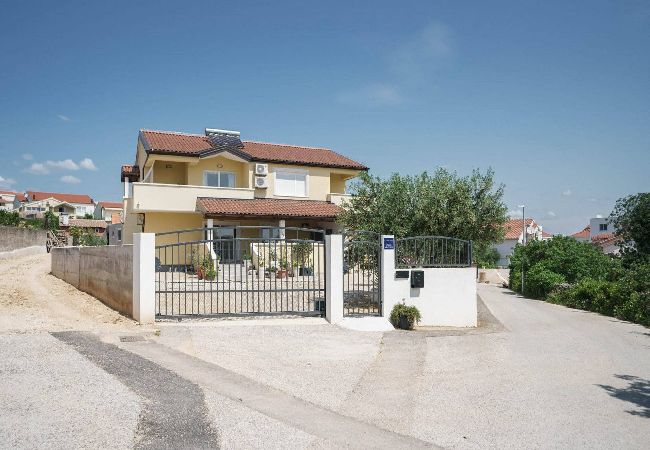 Ferienwohnung in Vodice - Garden Boutique Apartments - Apartment mit einem Schlafzimmer und Balkon (Silber) Ferienwohnung in Vodice - Garden Boutique Apartments - Apartment mit einem Schlafzimmer und Balkon (Silber)