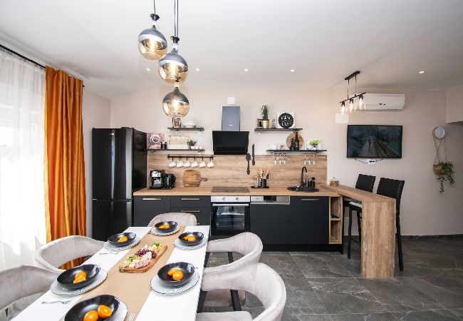 Ferienwohnung in Vodice - Garden Boutique Apartments - Apartment mit zwei Schlafzimmern und Balkon (Diora) Ferienwohnung in Vodice - Garden Boutique Apartments - Apartment mit zwei Schlafzimmern und Balkon (Diora)