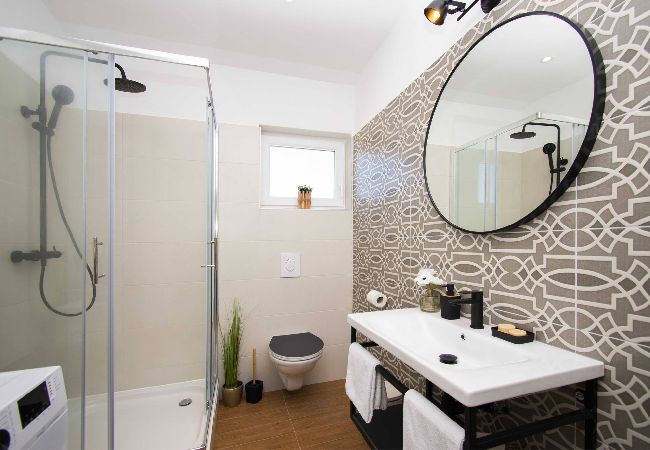 Ferienwohnung in Vodice - Garden Boutique Apartments - Apartment mit zwei Schlafzimmern und Balkon (Diora) Ferienwohnung in Vodice - Garden Boutique Apartments - Apartment mit zwei Schlafzimmern und Balkon (Diora)