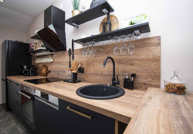 Ferienwohnung in Vodice - Garden Boutique Apartments - Apartment mit zwei Schlafzimmern und Balkon (Diora) Ferienwohnung in Vodice - Garden Boutique Apartments - Apartment mit zwei Schlafzimmern und Balkon (Diora)