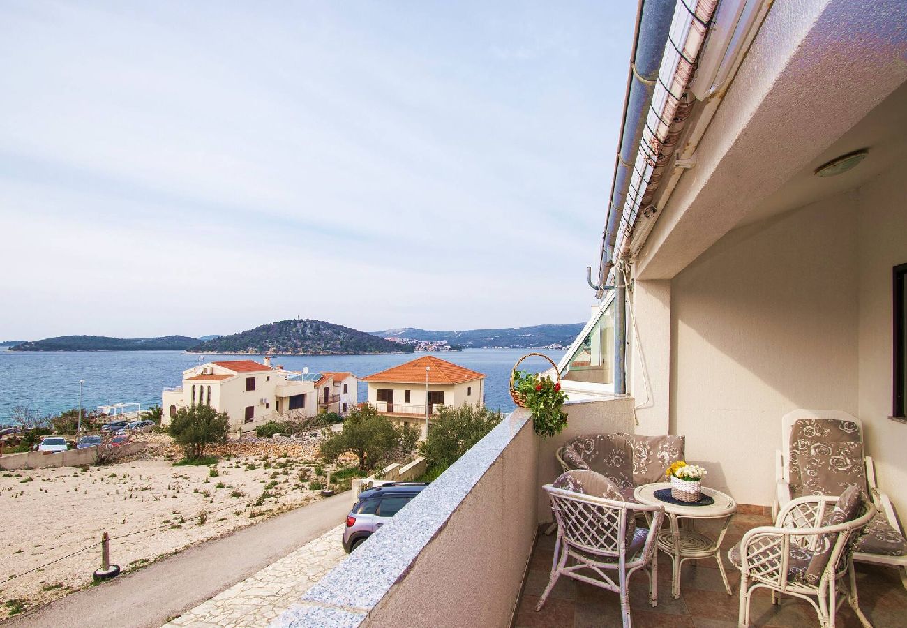 Ferienwohnung in Ražanj - Apartment Meri - Apartment mit zwei Schlafzimmern und Meerblick