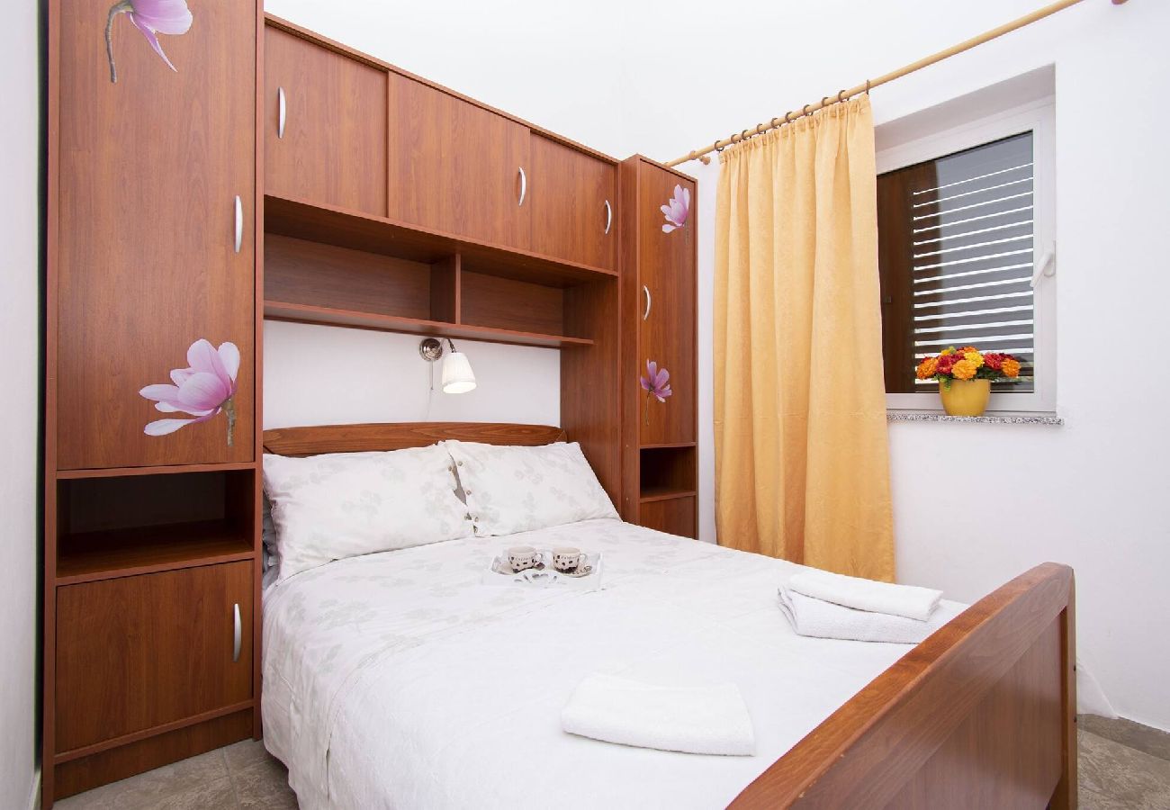 Ferienwohnung in Ražanj - Apartment Meri - Apartment mit zwei Schlafzimmern und Meerblick