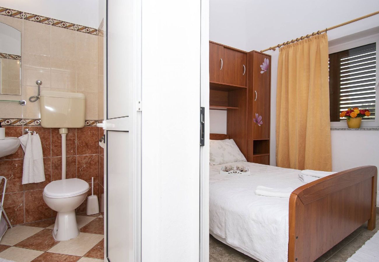Ferienwohnung in Ražanj - Apartment Meri - Apartment mit zwei Schlafzimmern und Meerblick
