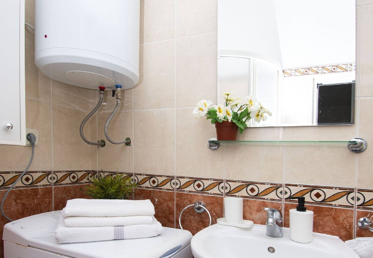 Ferienwohnung in Ražanj - Apartment Meri - Apartment mit zwei Schlafzimmern und Meerblick