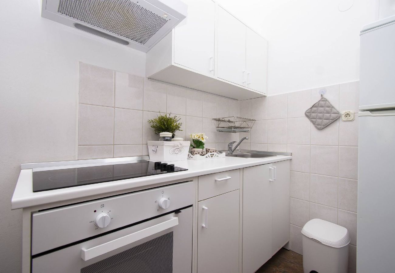 Ferienwohnung in Ražanj - Apartment Meri - Apartment mit zwei Schlafzimmern und Meerblick