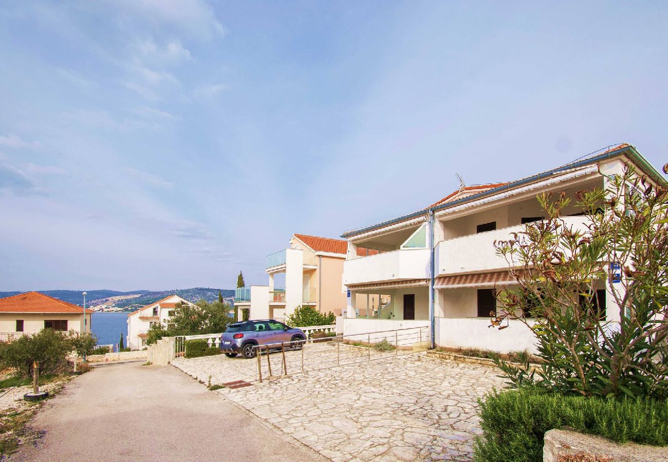 Ferienwohnung in Ražanj - Apartment Meri - Apartment mit zwei Schlafzimmern und Meerblick