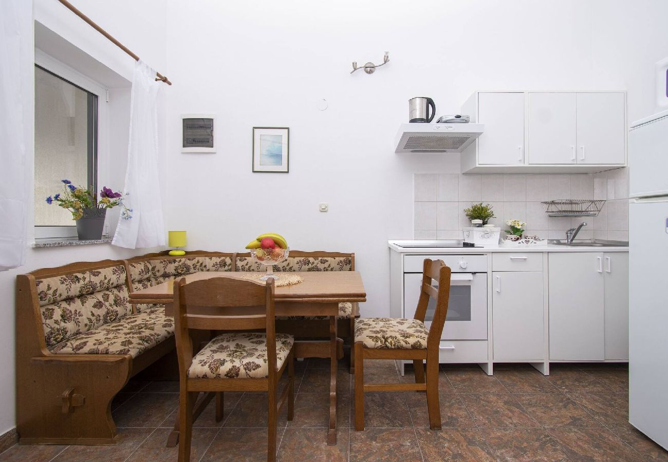 Ferienwohnung in Ražanj - Apartment Meri - Apartment mit zwei Schlafzimmern und Meerblick