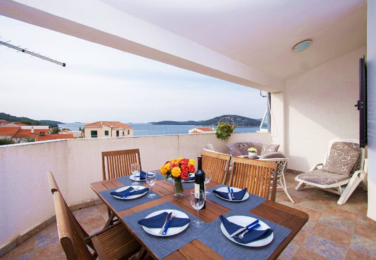 Ferienwohnung in Ražanj - Apartment Meri - Apartment mit zwei Schlafzimmern und Meerblick
