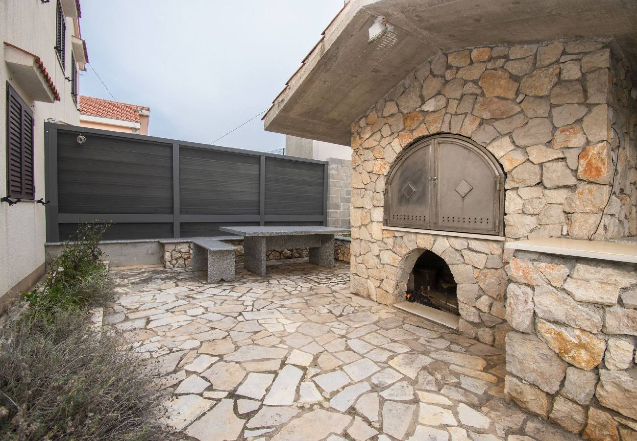 Ferienwohnung in Ražanj - Apartment Meri - Apartment mit zwei Schlafzimmern und Meerblick