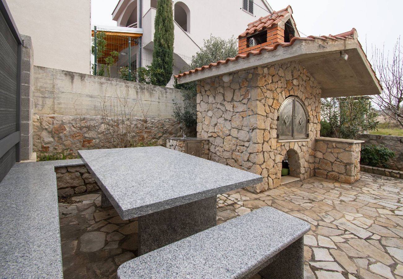 Ferienwohnung in Ražanj - Apartment Meri - Apartment mit zwei Schlafzimmern und Meerblick