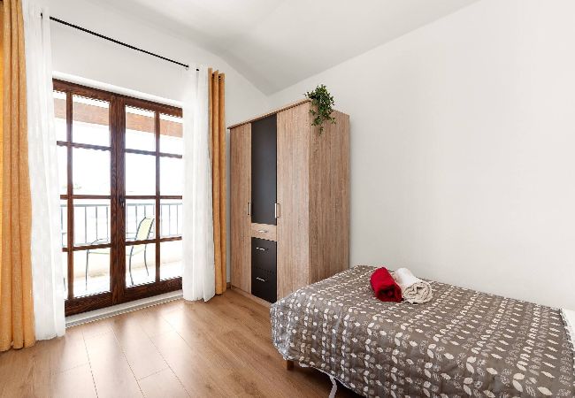 Ferienhaus in Ugljan - Ferienhaus Muline - Haus mit vier Schlafzimmern und Swimmingpool Ferienhaus in Ugljan - Ferienhaus Muline - Haus mit vier Schlafzimmern und Swimmingpool