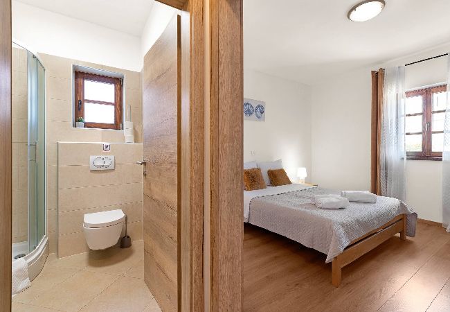 Ferienhaus in Ugljan - Ferienhaus Muline - Haus mit vier Schlafzimmern und Swimmingpool Ferienhaus in Ugljan - Ferienhaus Muline - Haus mit vier Schlafzimmern und Swimmingpool