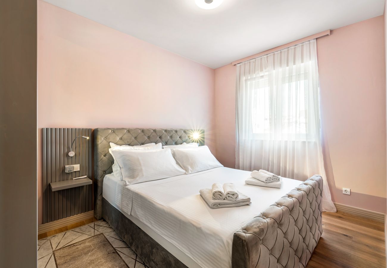 Ferienwohnung in Šibenik-Brodarica - Luxusapartment Tisa – Apartment mit drei Schlafzimmern und Meerblick