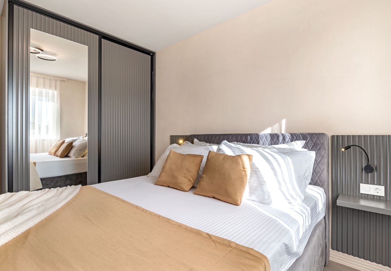 Ferienwohnung in Šibenik-Brodarica - Luxusapartment Tisa – Apartment mit drei Schlafzimmern und Meerblick